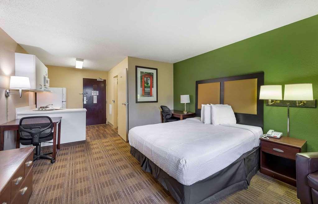 Extended Stay America Suites - Cleveland - Beachwood - Orange Place - South Room photo